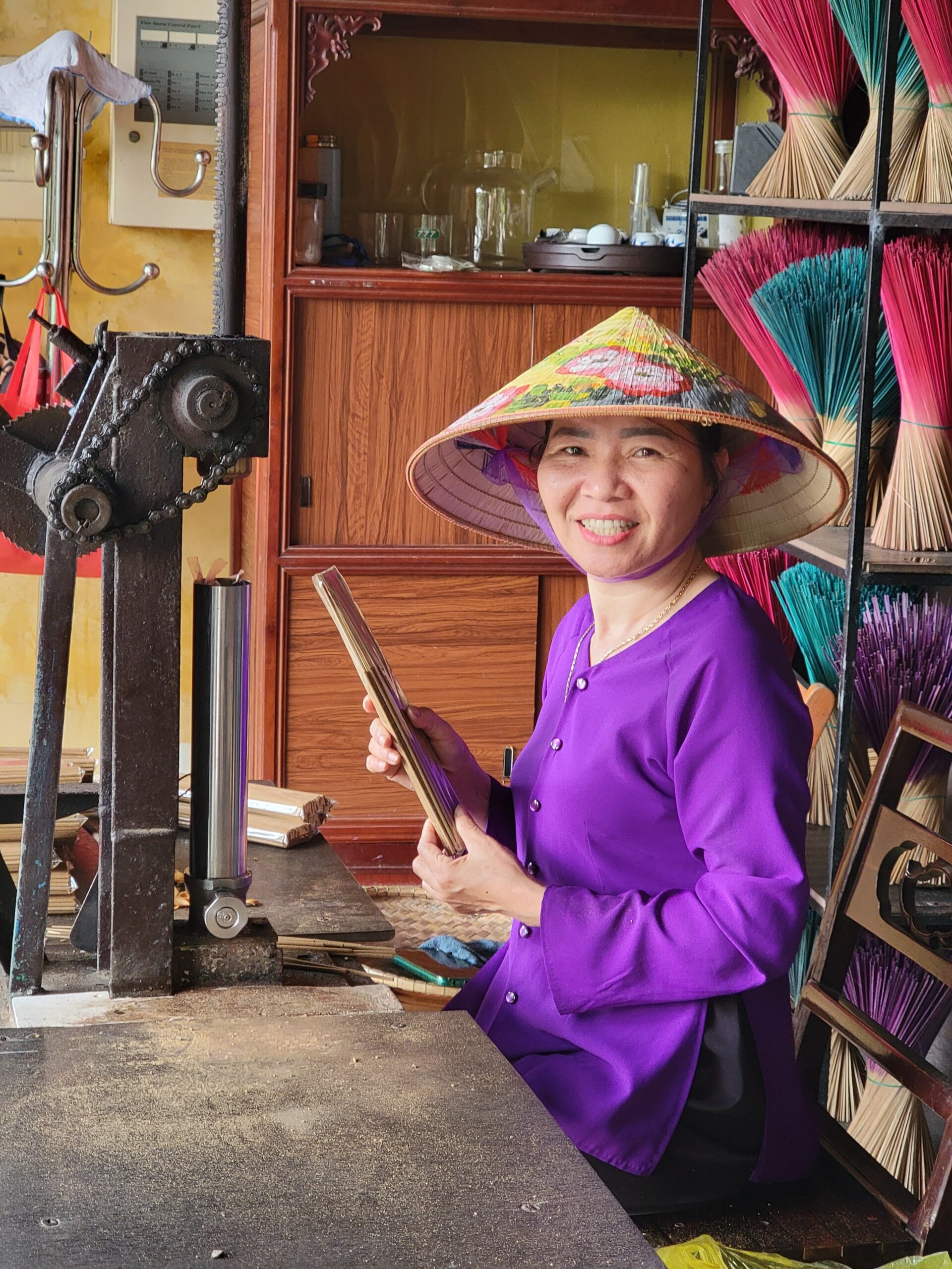 Fabrication d'encens traditionnel à Hué